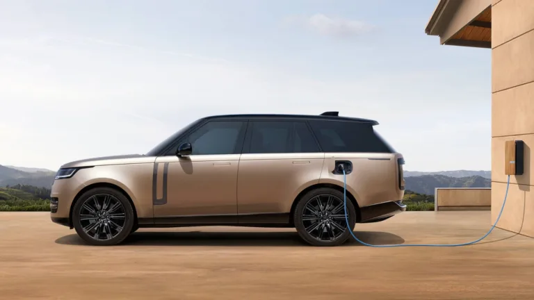 The new, plug-in hybrid 2022 Range Rover (Image: Land Rover)