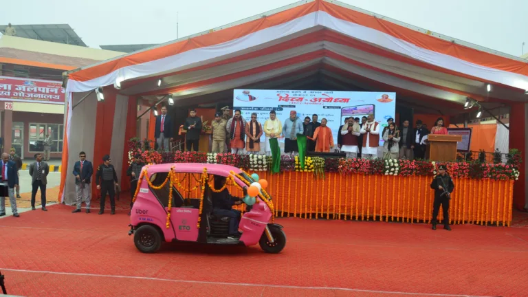 ETO electric three-wheeler shown green flag by Chief minister Yogi Aditynath at Ayodhya, Uttar Pradesh. (Image- ETO Motors)