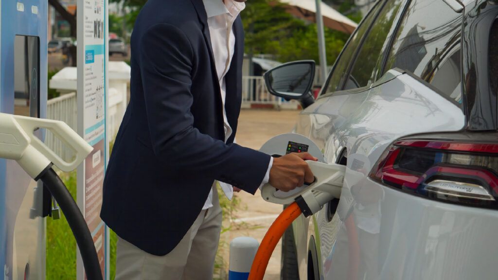 Nearly half of non-EV drivers find locating chargers challenging. (Representative Image: Vecteezy)