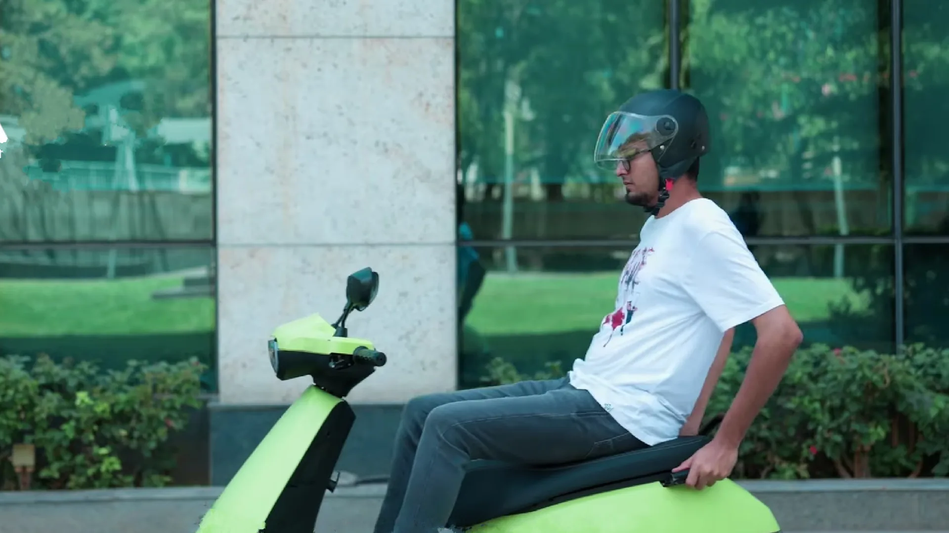 Ola Solo - The autonomous electric scooter that drives itself