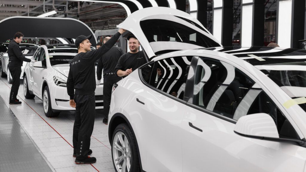 Tesla cars in assembly line (Source: Tesla)