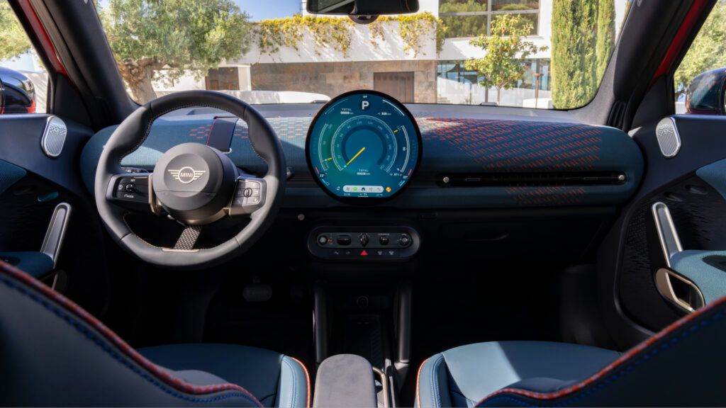 The MIni Aceman has a 9.5-inch circular OLED display operating MINI's OS 9 (Source: BMW Group)