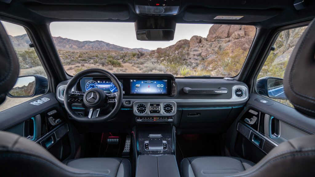 The Offroad Cockpit offers essential off-road driving information (Source: Mercedes-Benz)