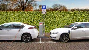 Electric cars at charging point. (Representative Image: Pixabay)
