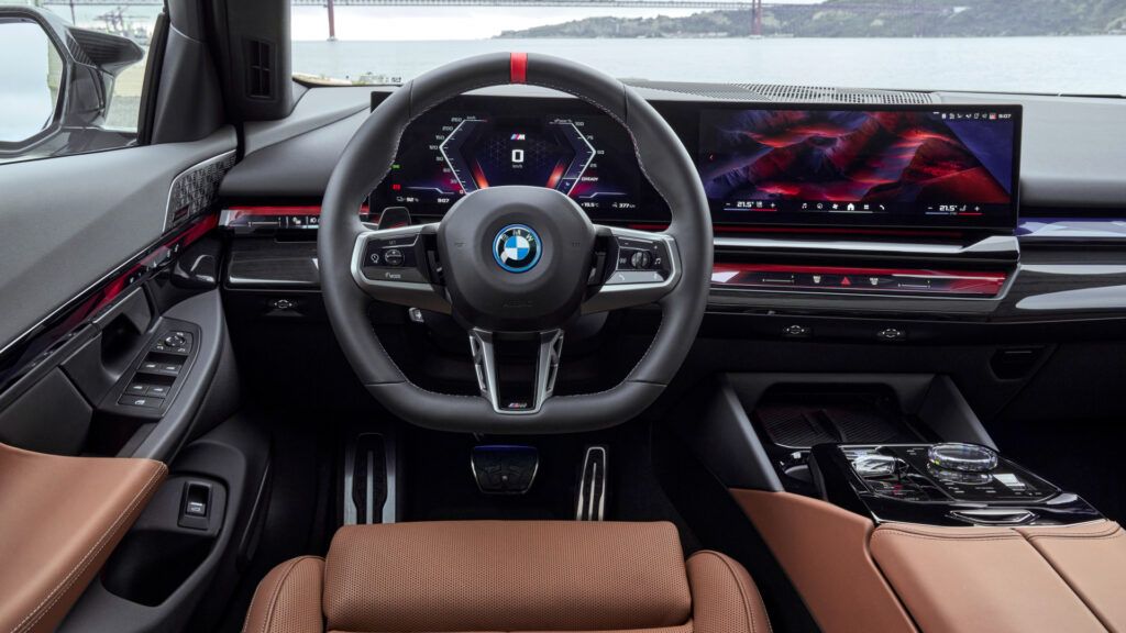 i5 has a 12.3-inch instrument cluster and a 14.9-inch infotainment panel (Source: BMW Group)