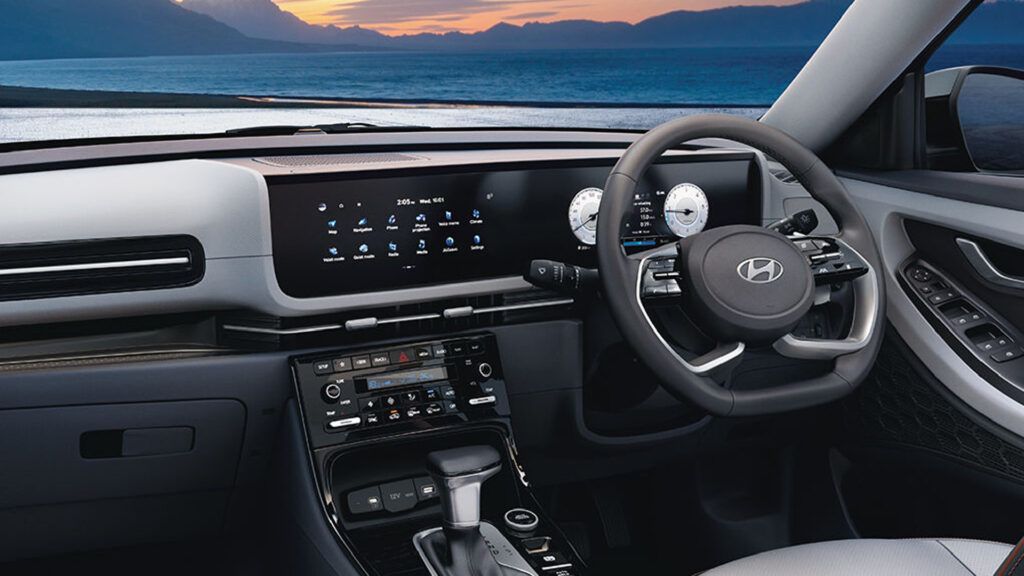 The drive selector on the right side of the steering column, like in Kona and Ioniq 5
(Source: Hyundai)