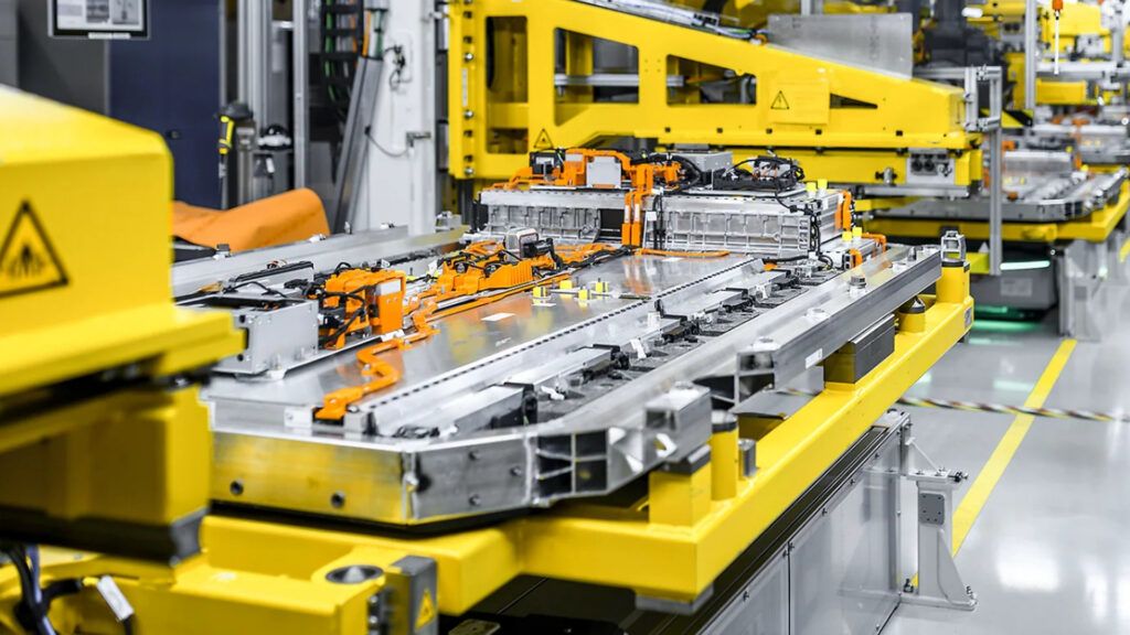 Mercedes opened new facility of a battery cell research and production facility at Sttutgart